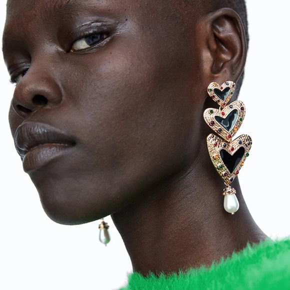 Love Heart Black Resin Dangle Earrings - Picture 3 of 4